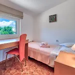 Apartmán Teuta - A And A Sea View *