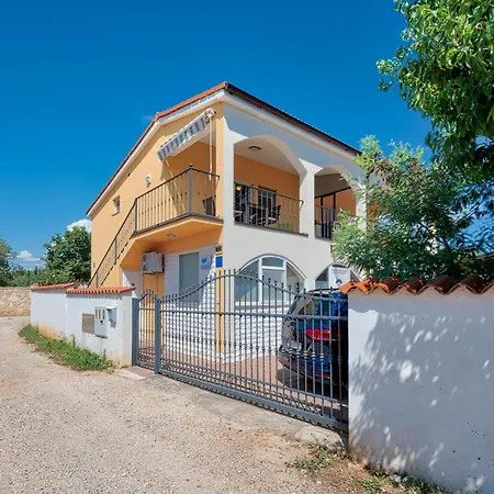 Teuta - A And A Sea View Peroj