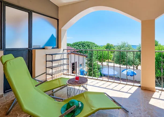 Teuta - A And A Sea View Peroj