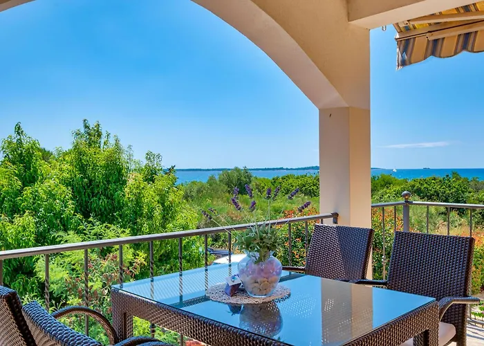 Teuta - A And A Sea View 페로이