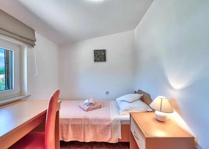 Teuta - A And A Sea View 페로이