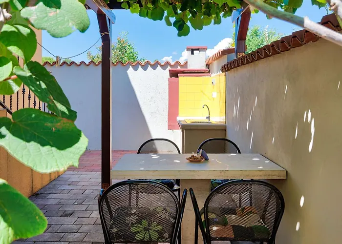 Teuta - A And A Sea View * Peroj