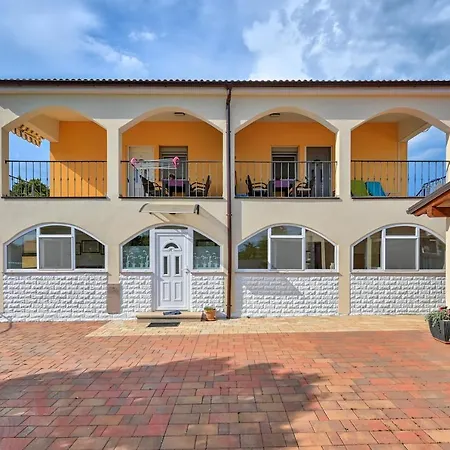 Apartment Teuta Apartments - A Beach And A Sea View Peroj